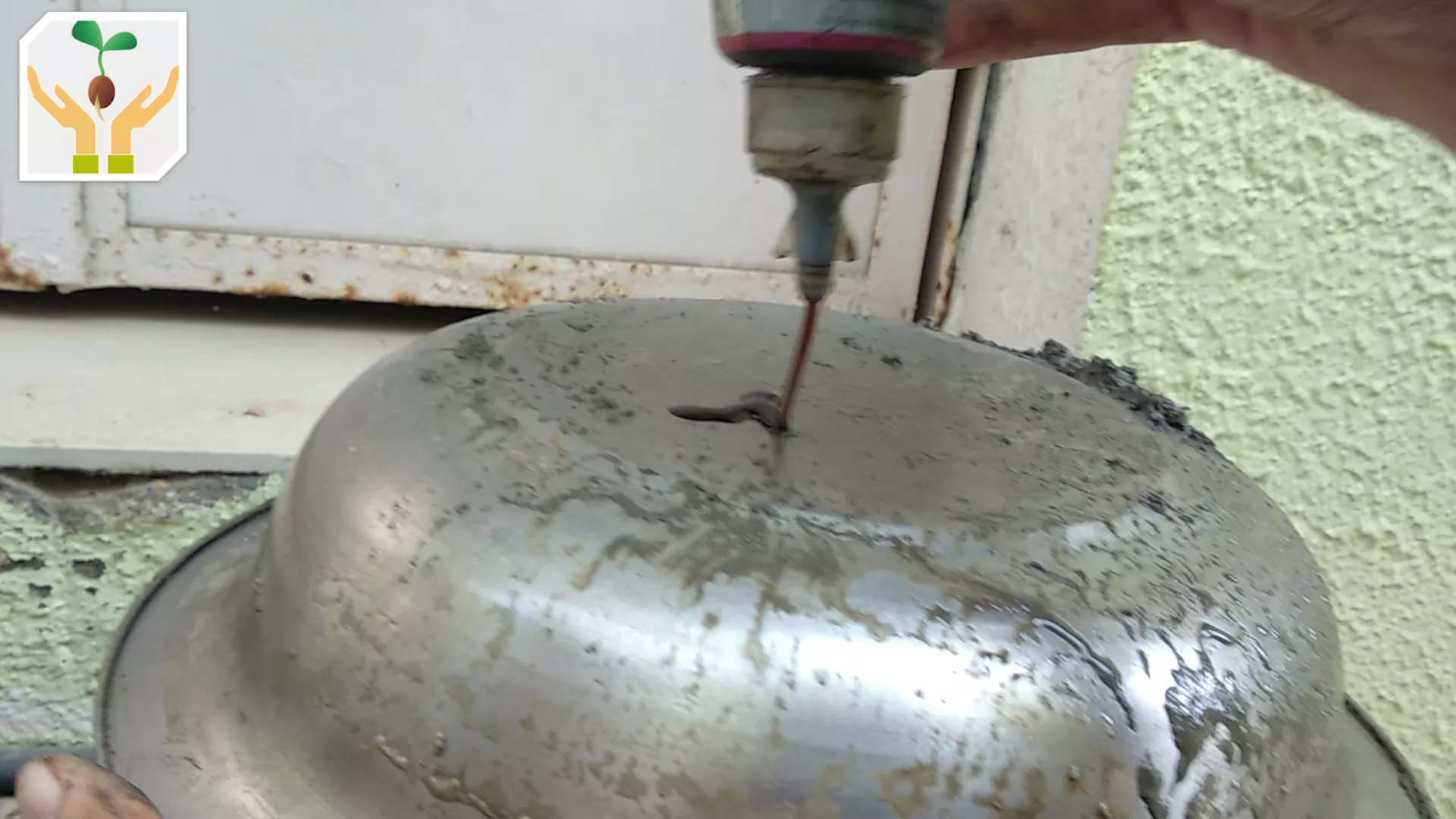 Pour Engine Oil on Second Mould